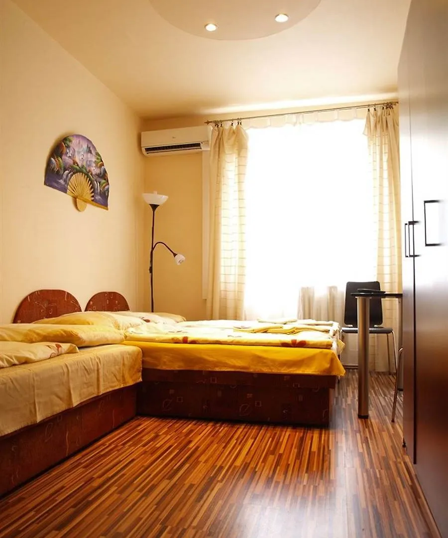 Top Apartment بودابست